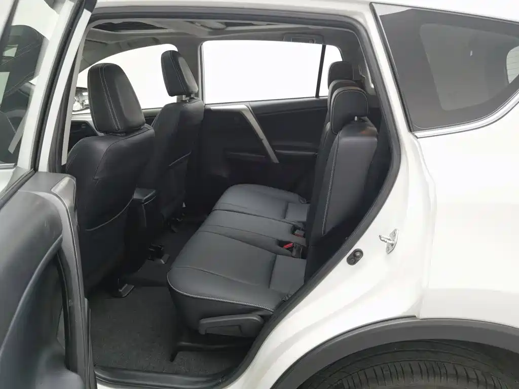 Toyota RAV4 — миниатюра 15
