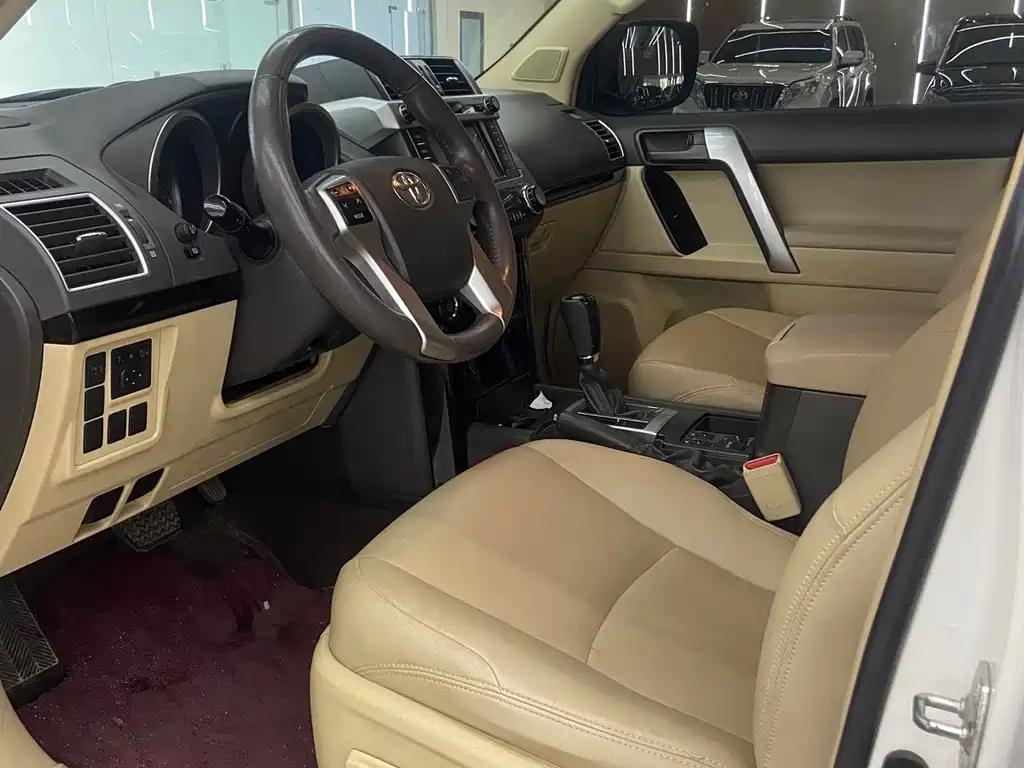 Toyota Land Cruiser Prado 2016 2.7L AT Standard