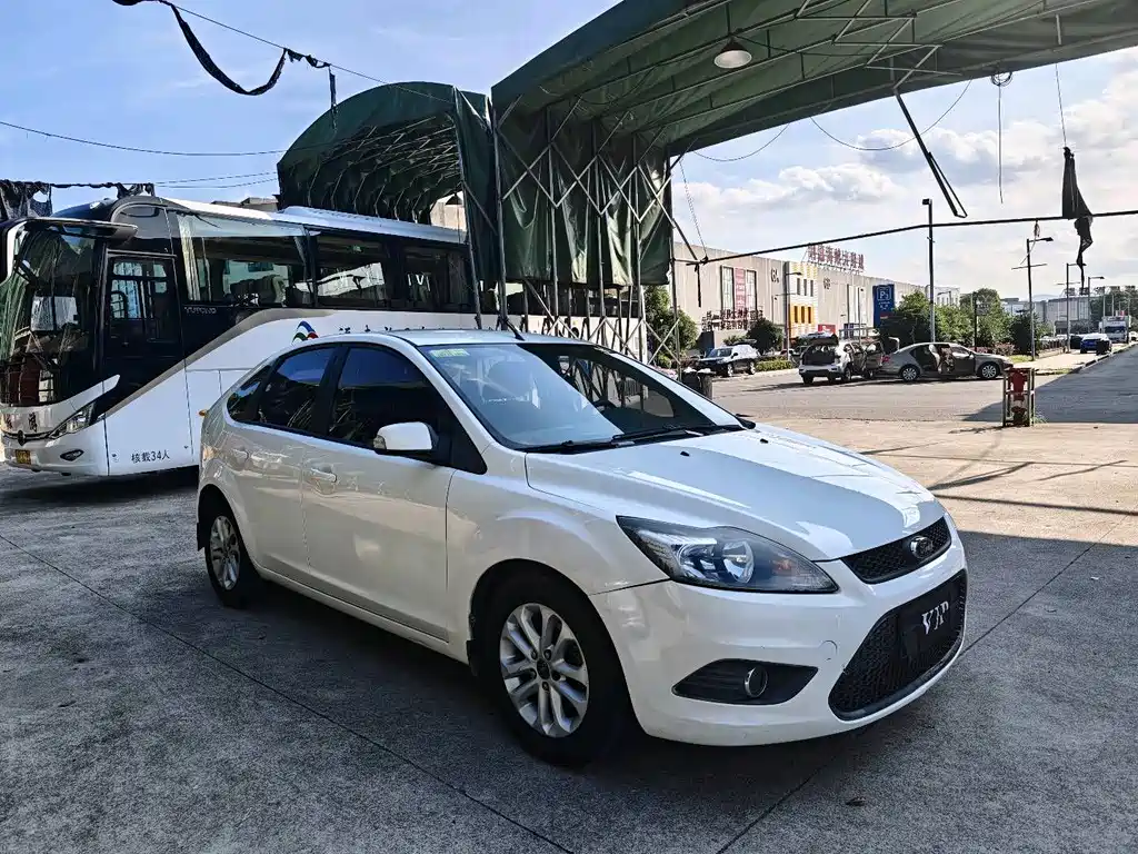 Ford Focus 2013 1.8L AT