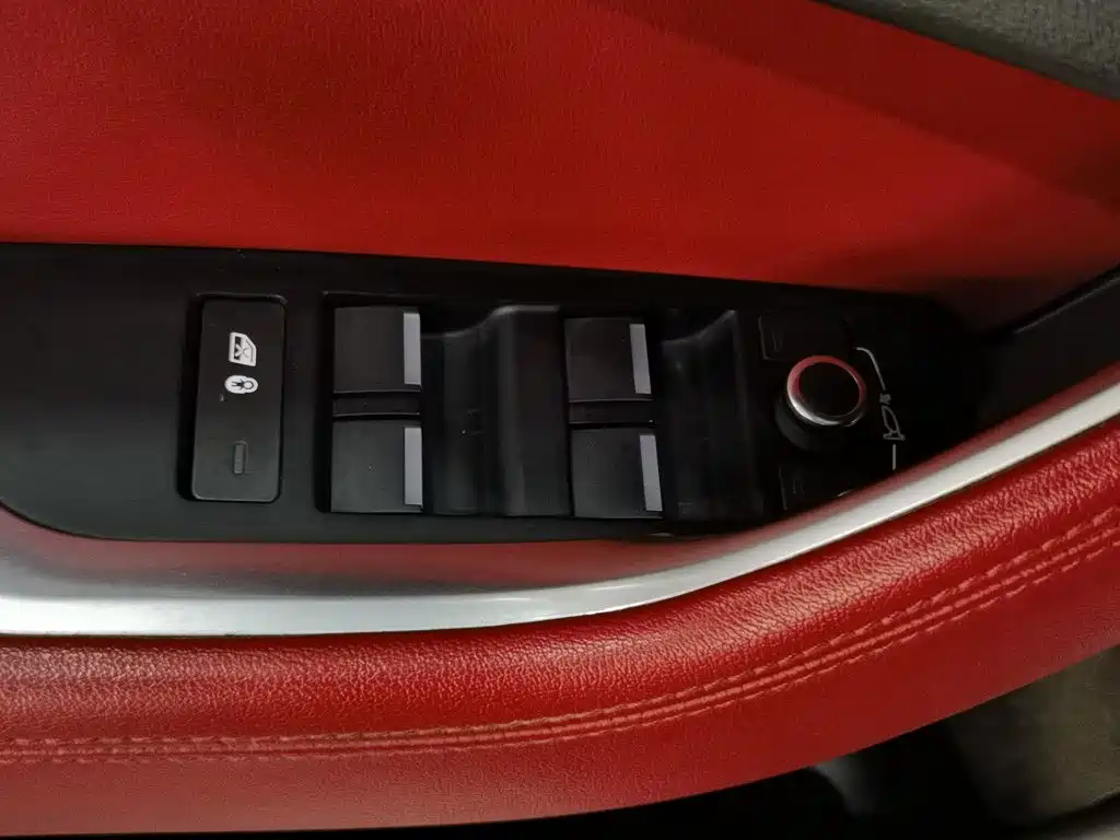 Jaguar XEL — миниатюра 9