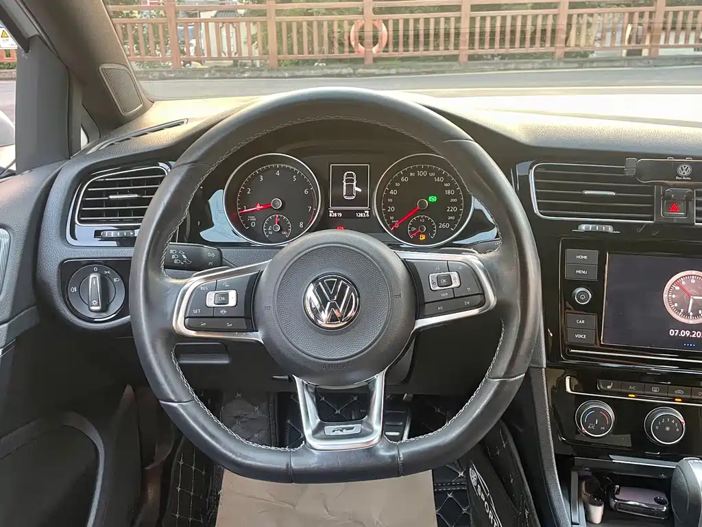 Volkswagen Golf — миниатюра 22