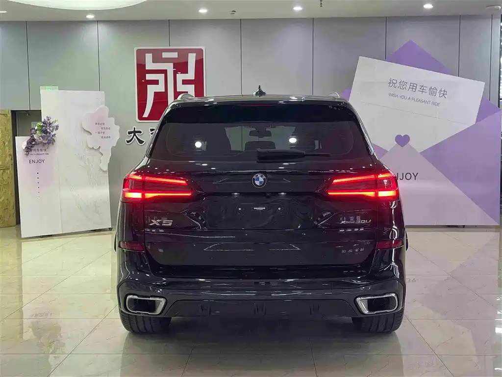 BMW X5 2022 xDrive 30Li Premium M Sport