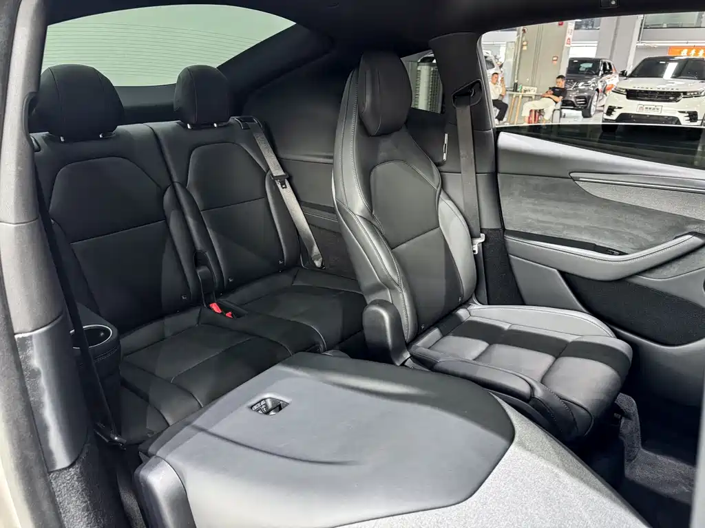 Tesla Model Y L — миниатюра 12