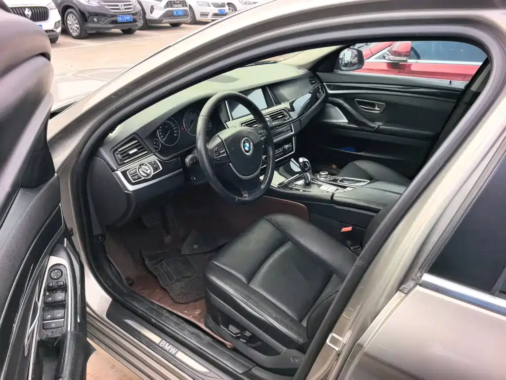 BMW 5 Series — миниатюра 7