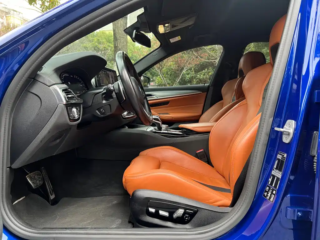 BMW M5 — миниатюра 8