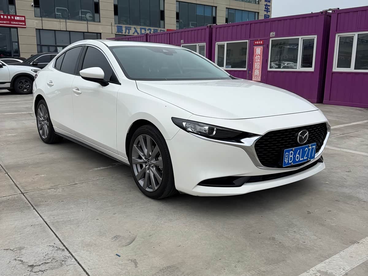 Mazda Mazda3 Axela 2.0 л 2023 г. Белый, пробег 25000 км