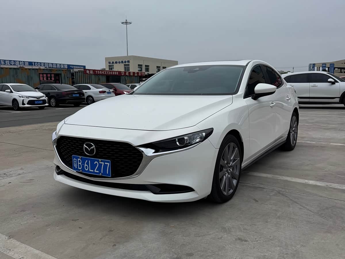 Mazda Mazda3 Axela 2.0 л 2023 г. Белый, пробег 25000 км