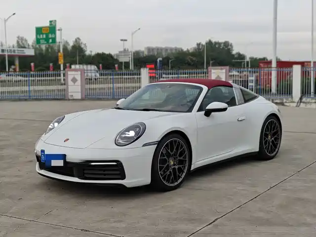 PORSCHE 911