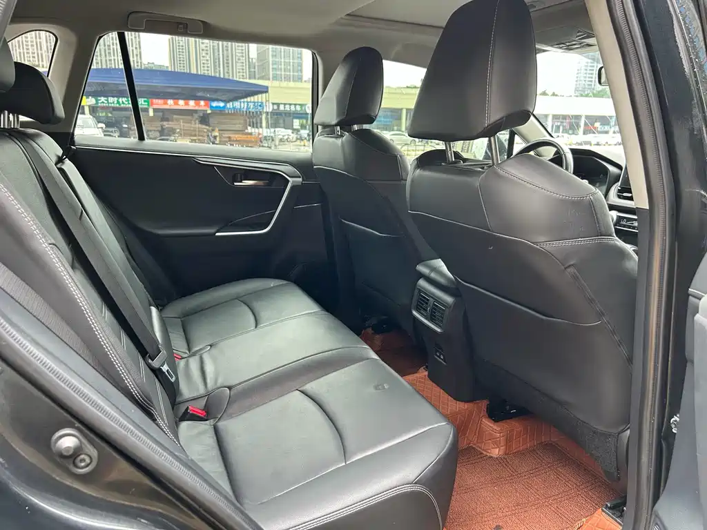 Toyota RAV4 2023 2.0L CVT Plus