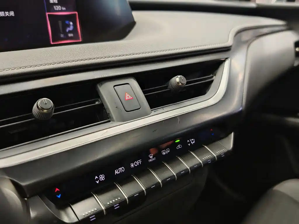 Lexus UX — миниатюра 10