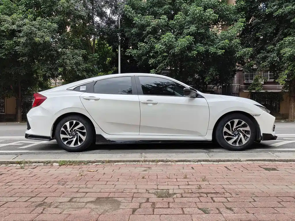 Honda Civic — миниатюра 7