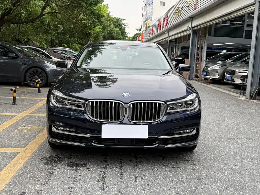 BMW 7 Series — миниатюра 3