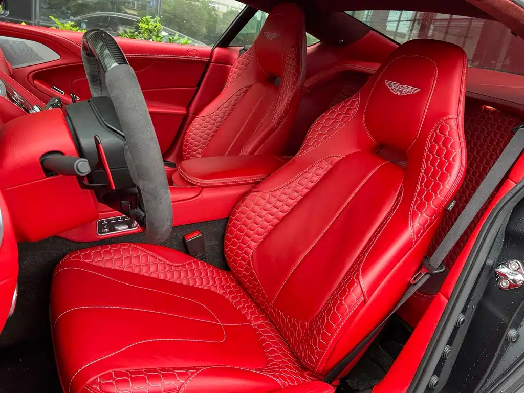 Aston Martin Vanquish — миниатюра 3