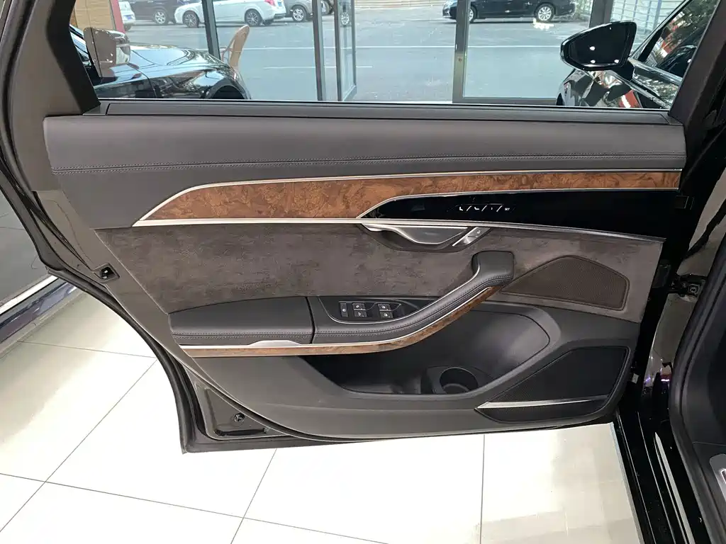 Audi A8 — миниатюра 16