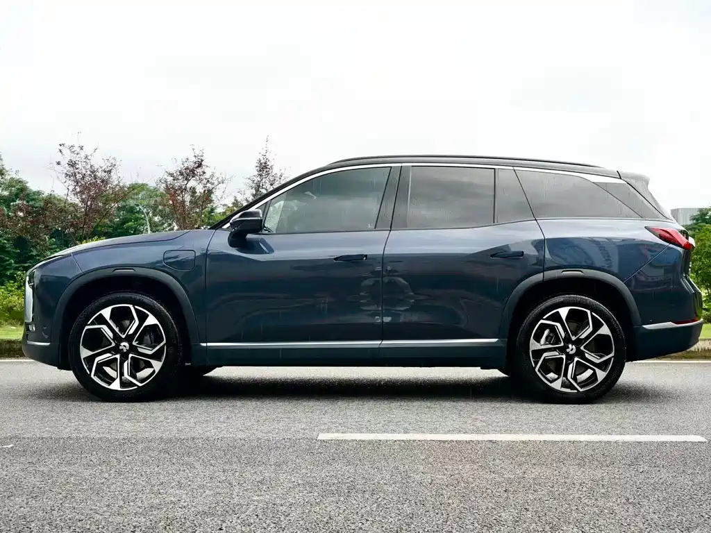 NIO ES8 2020 415KM мест