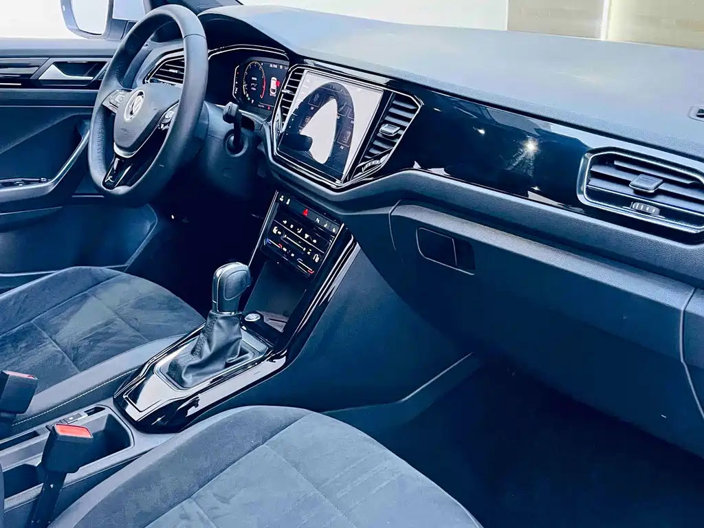 Volkswagen T-Roc — миниатюра 8