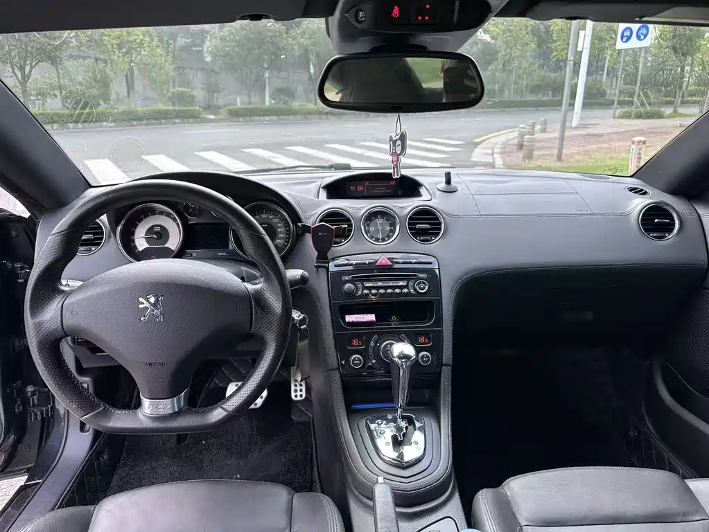 Peugeot RCZ — миниатюра 10