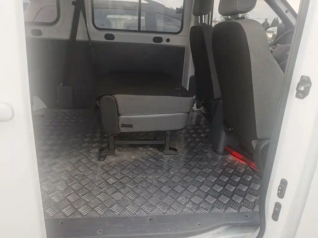 Wuling Yangguang — миниатюра 14