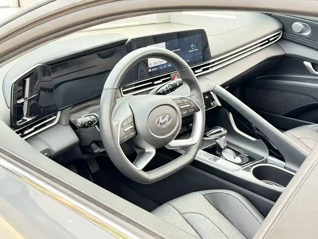Hyundai Elantra — миниатюра 15