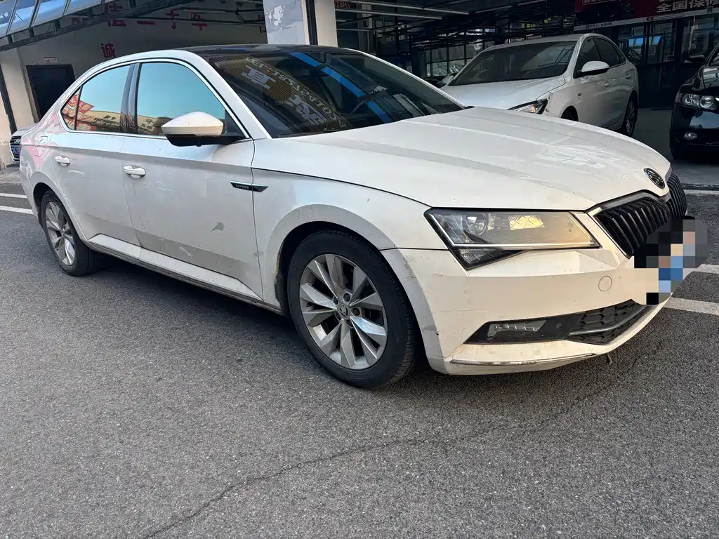Skoda Superb — миниатюра 3