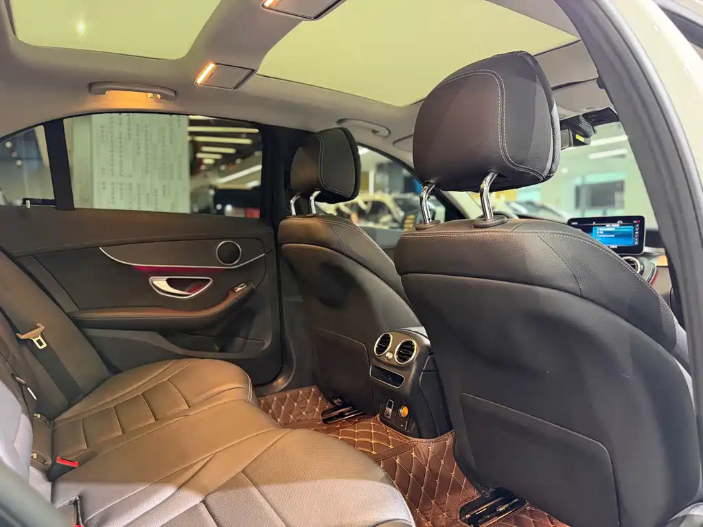 Mercedes-Benz C-Class — миниатюра 12