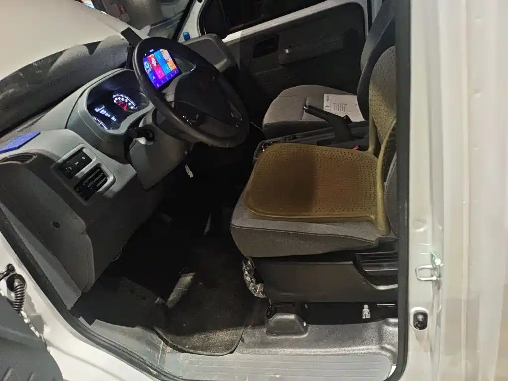 Wuling Yangguang — миниатюра 8