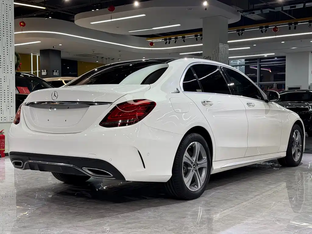 Mercedes-Benz C-Class — миниатюра 16