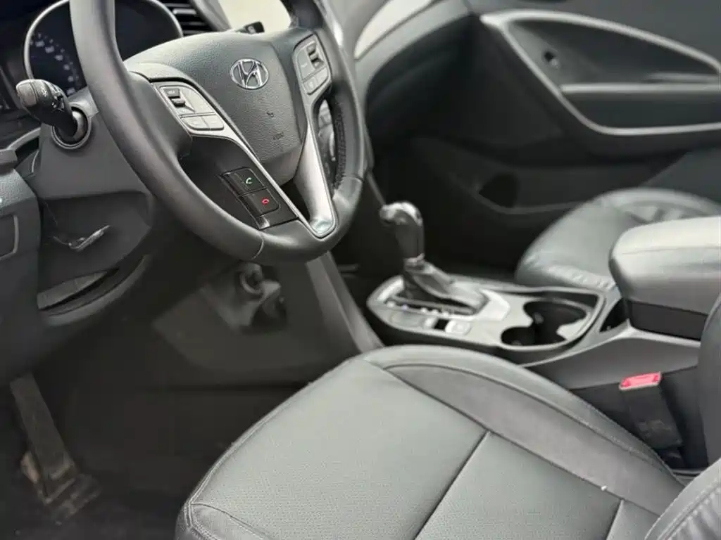 Hyundai Santa Fe 2013 2.4L AT