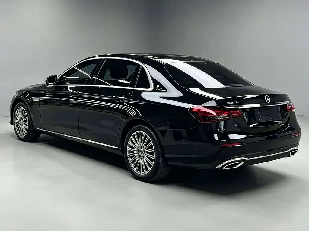 Mercedes-Benz E-Class — миниатюра 6