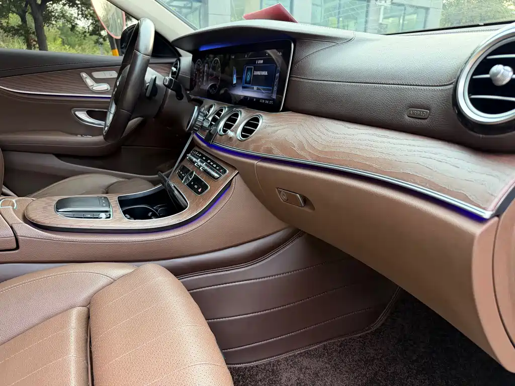 Mercedes-Benz E-Class — миниатюра 9