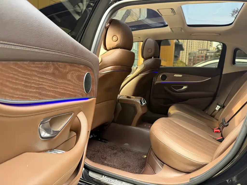 Mercedes-Benz E-Class — миниатюра 8