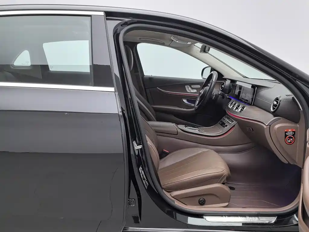 Mercedes-Benz E-Class — миниатюра 23