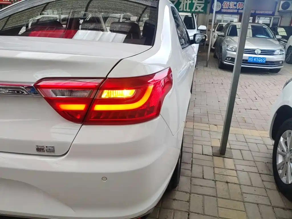 Geely Vision — миниатюра 8