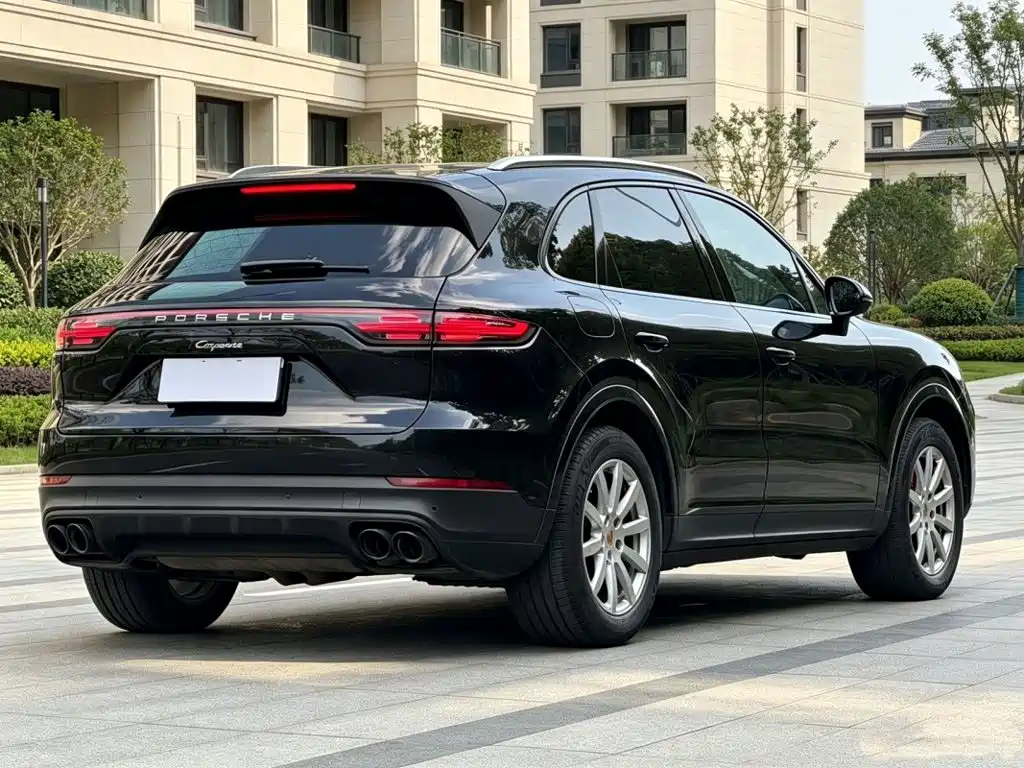 Porsche Cayenne — миниатюра 9