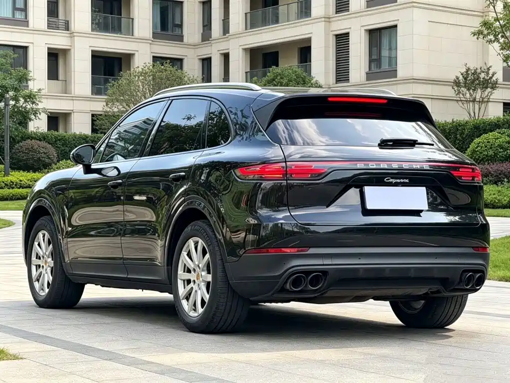 Porsche Cayenne — миниатюра 7