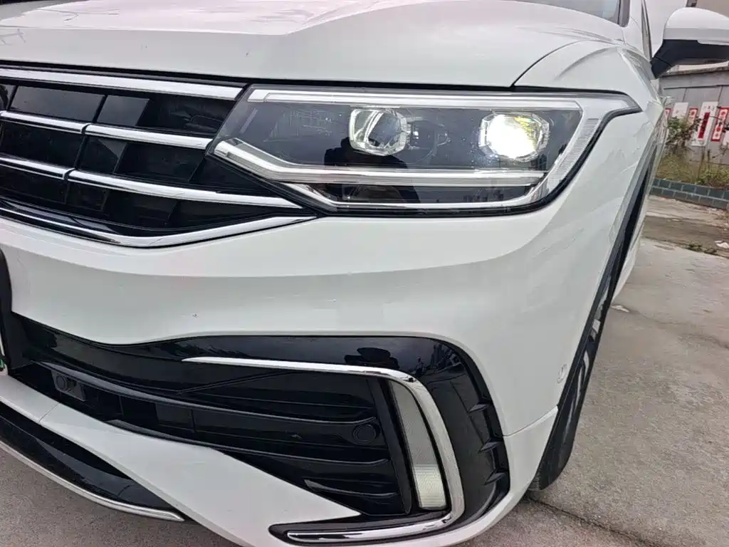 Volkswagen Tiguan L PHEV — миниатюра 24