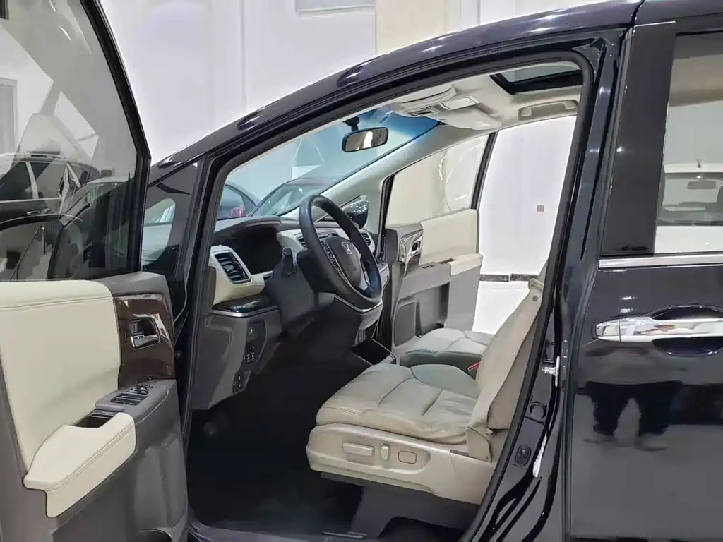 Honda Odyssey Facelift 2.4L Luxury Edition, фото 4