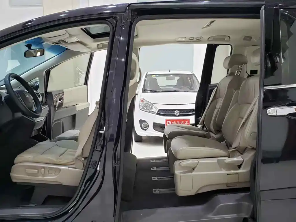 Honda Odyssey Facelift 2.4L Luxury Edition, фото 7