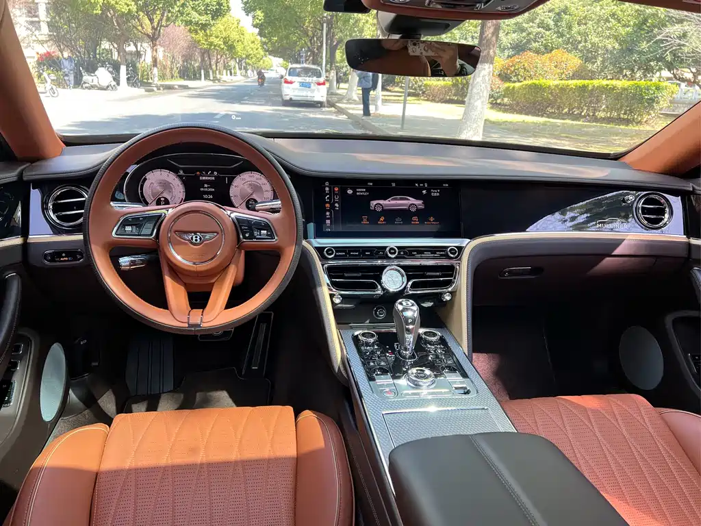 Bentley Flying Spur PHEV — миниатюра 16