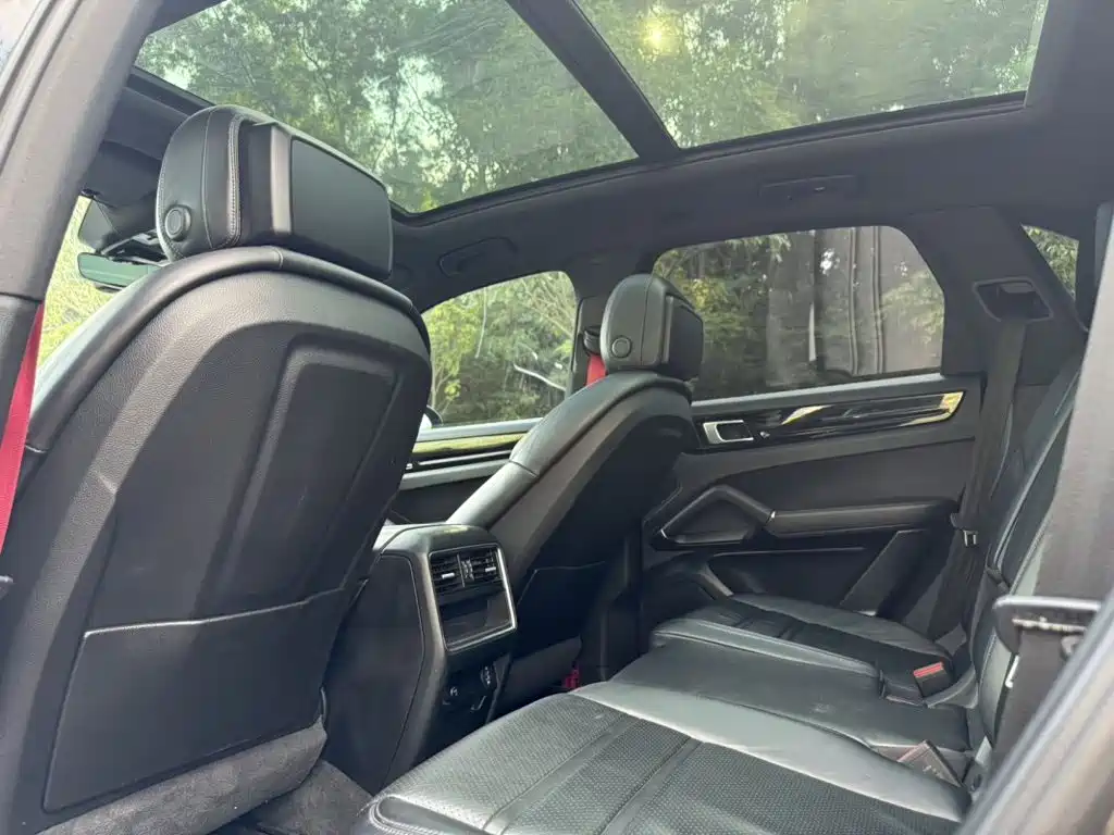 Porsche Cayenne — миниатюра 5