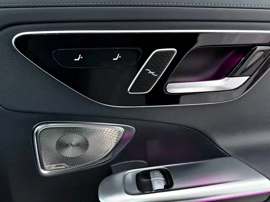 Mercedes-Benz C-Class — миниатюра 8