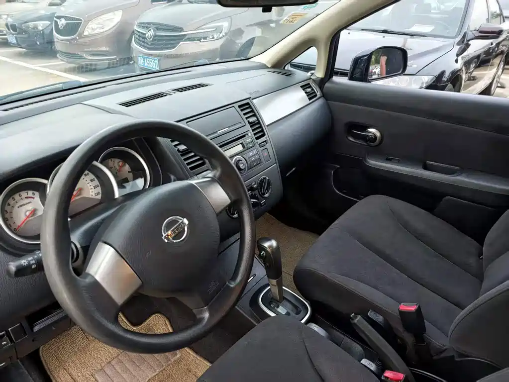 Nissan Tiida — миниатюра 5