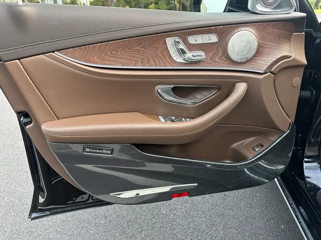Mercedes-Benz E-Class — миниатюра 17