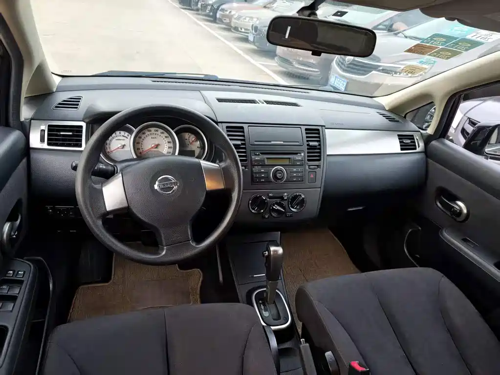 Nissan Tiida — миниатюра 7