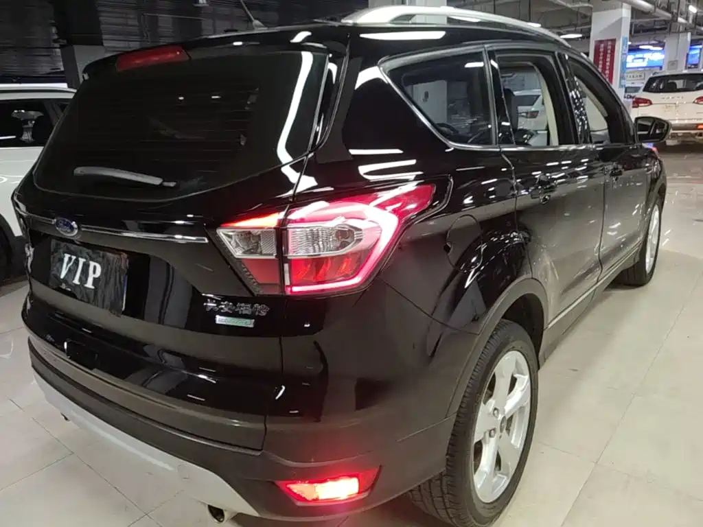 Ford Kuga — миниатюра 8