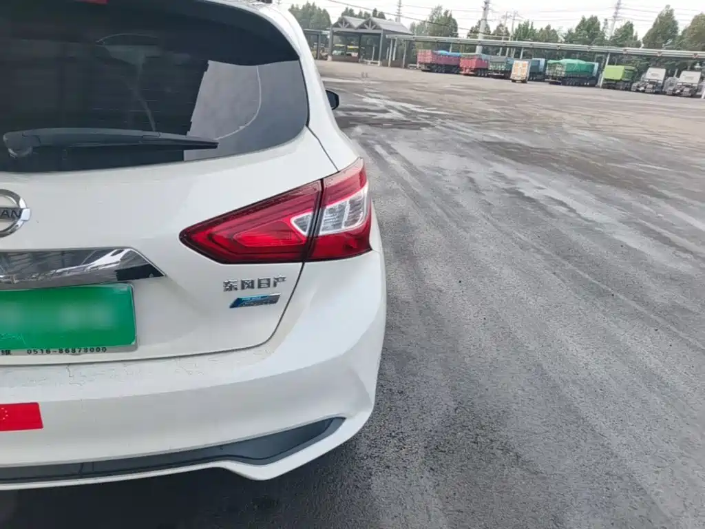 Nissan Tiida — миниатюра 8