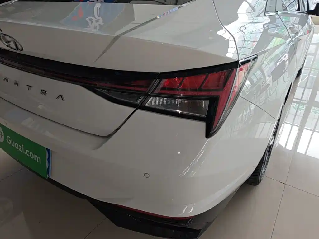 Hyundai Elantra — миниатюра 8