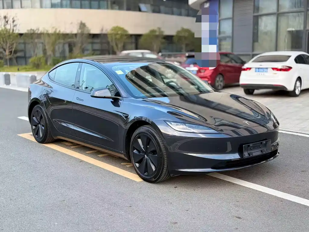 Tesla Model 3 — миниатюра 3
