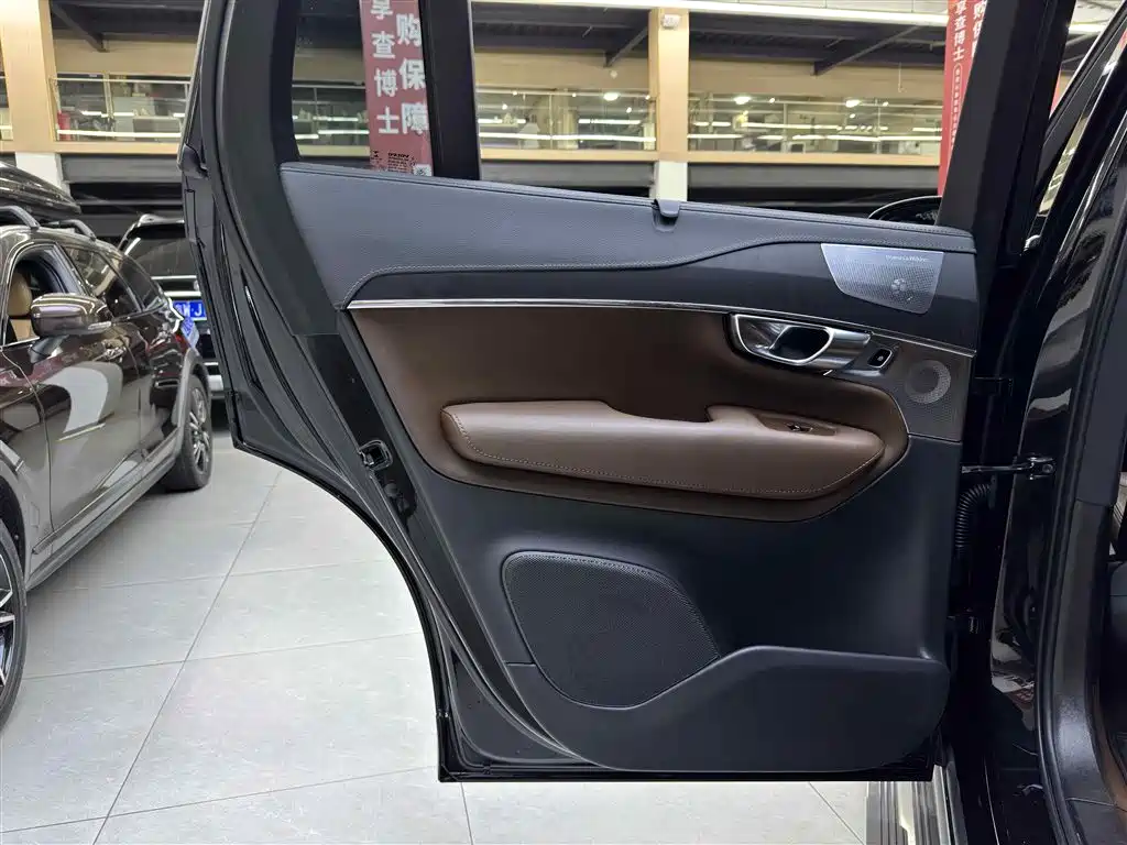 Volvo XC90 PHEV — миниатюра 14