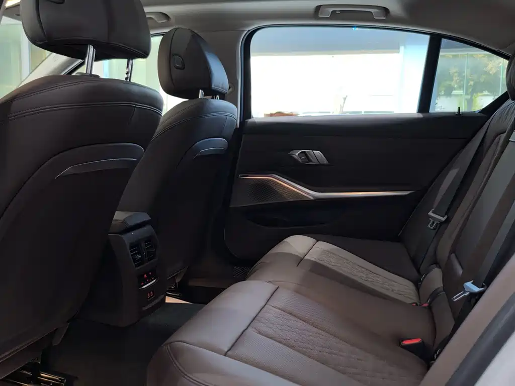 BMW 3 Series — миниатюра 15